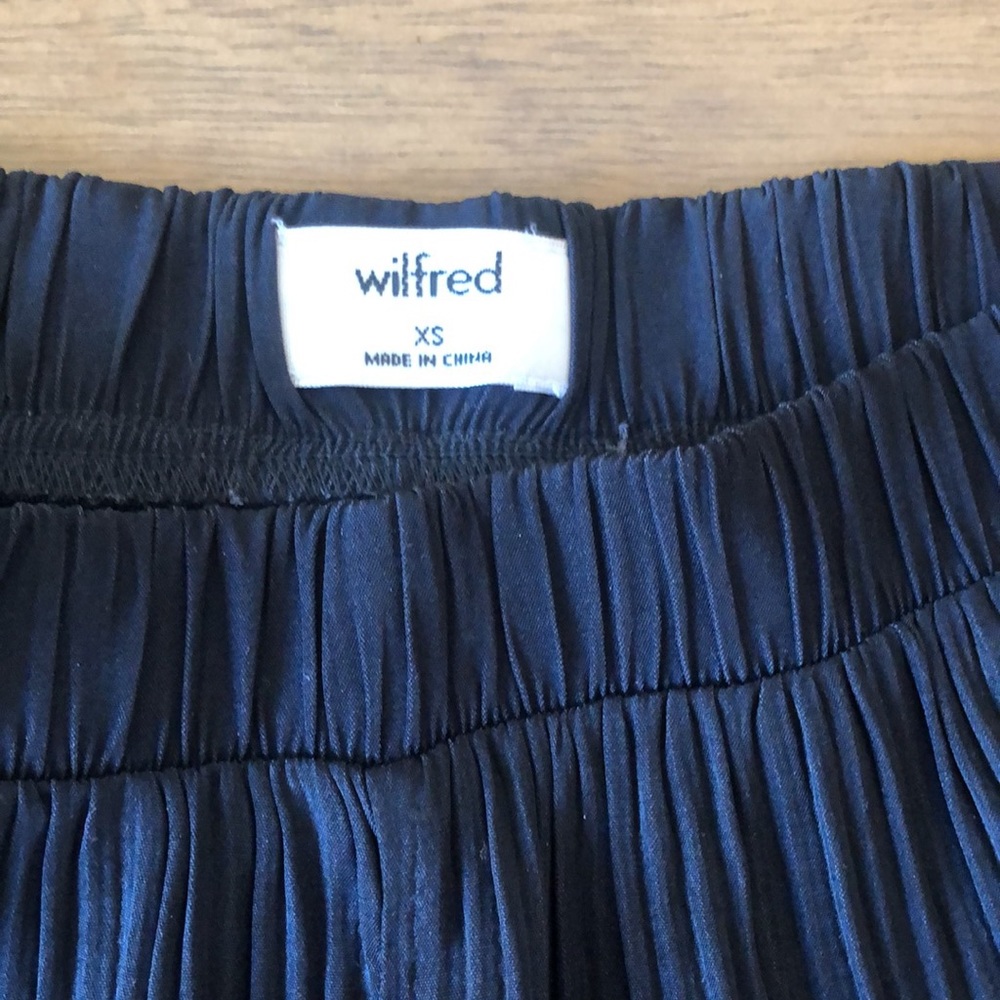 Aritzia Wilfred, high rise pinch pleated pants, wide leg, black, XS - Picture 4 of 8